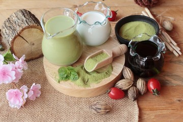 Matcha green tea and green tea powder.