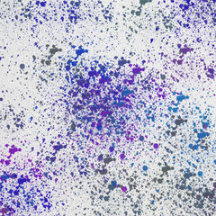 Акварельный абстрактный  цветной рисунок разноцветные пятна, разводы и брызги. Нежные весенние цвета на белом фоне. .