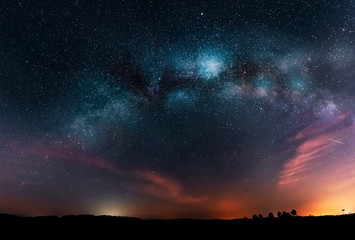 Melkwegstelsel en nachtelijke hemel met sterren