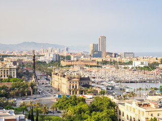 Fototapeta na wymiar Barcelona harbor and skyline