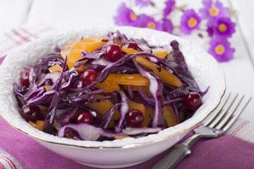 Vitaminic salad of red cabbage, yellow peppers and cranberries.