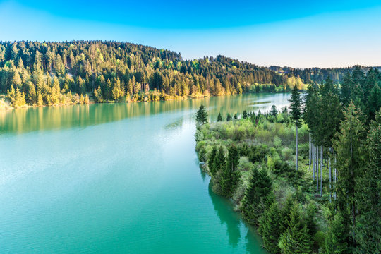 Blick von der Lechtalbr&uuml;cke auf den Lechstausee in Oberbayern