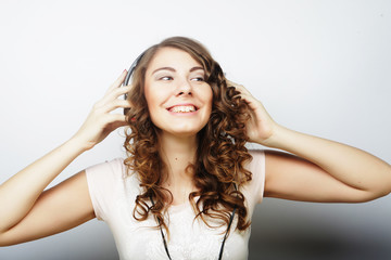 Obraz premium Woman with headphones listening music