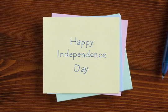 Happy Independence Day written on a note