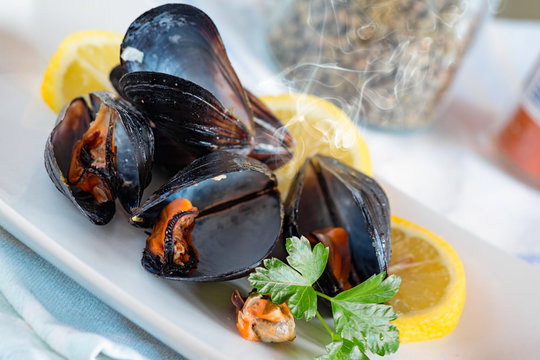 peppered mussels with lemon 
