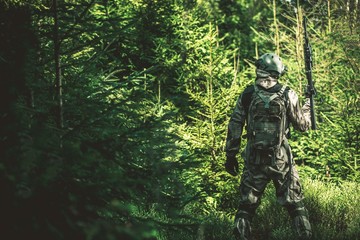 Fototapeta premium Soldier Mission in the Forest