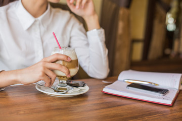 Obraz na płótnie Canvas Business woman drinking latte coffee in restaurant.