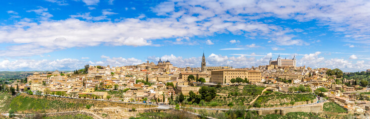 Fototapeta na wymiar Panorama view at the Old Town of Toledo