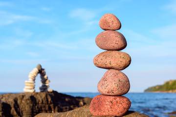 Pyramidal stack of pebbles