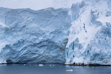 Fototapeta na wymiar ice glaciers in antarctic