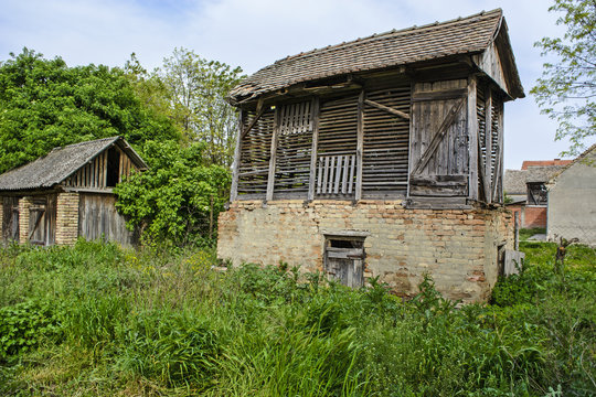 Wooden warehouse for corn