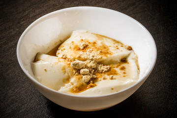 台湾、アジアの豆乳スイーツ豆腐花(トールーファ)　Dessert of soybean milk agar