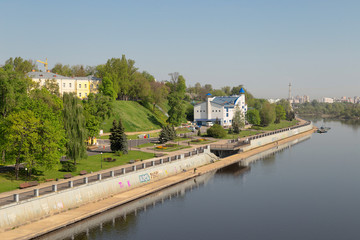 Fototapeta na wymiar Sozh river embankment near the Palace and Park Ensemble in Gomel, Belarus.