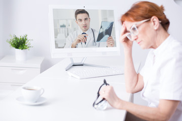 Obraz premium Thinking about the right treatment