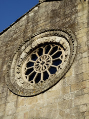 Rosetón en la fachada de la  Iglesia de Santa María del Azogue, Betanzos, Galicia, España.