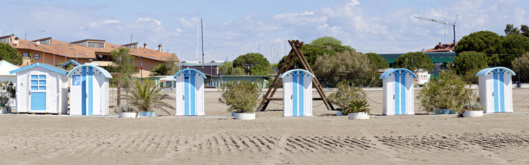 Badehütten am Sandstrand