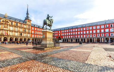 Plaza Mayor met standbeeld van koning Filips III in Madrid, Spanje