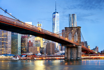 Brooklyn bridge and WTC Freedom tower at night, New York