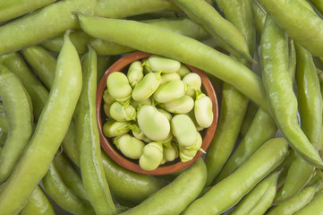 mucchio di fave e bacelli