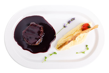 Beef medallion in chianti sauce.