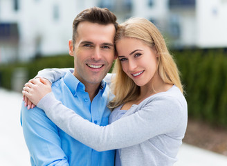 Fototapeta premium Young couple smiling outdoors