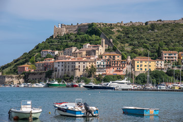 Fototapeta na wymiar porto turistico, toscana, italia