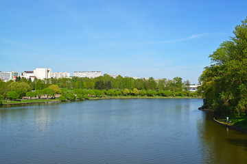 Fototapeta na wymiar Big City pond and park of Victory in Zelenograd, Russia