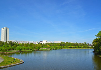 Fototapeta na wymiar Big City pond and park of Victory in Zelenograd, Russia