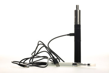 e-zigarette mit USB-Kabel aufladen