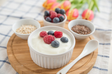 Joghurt mit Beeren