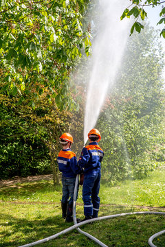 Jugendfeuerwehr bei einer &Uuml;bung