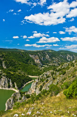 Obraz premium Meanders at rocky river Uvac gorge on sunny morning, southwest Serbia