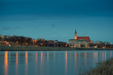 Obraz premium Elbufer und Johanniskirche in Magdeburg, Sachsen-Anhalt