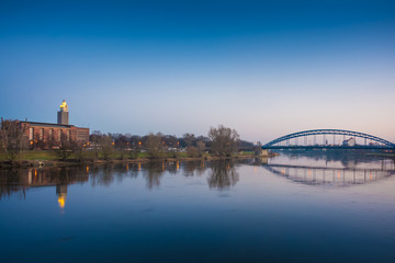 Albinm&uuml;ller Turm im Rotehorn Park und Sternbr&uuml;cke am Abend, Magdeburg