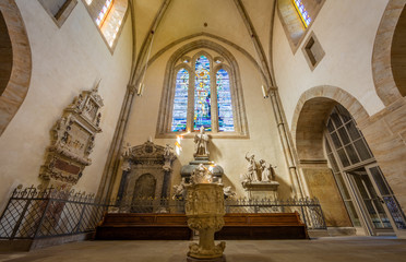 Obraz premium Altarraum der Klosterkirche Loccum mit Kirchenfenster