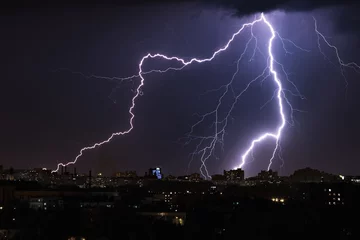 Rolgordijnen Onweer Lightning storm over night city