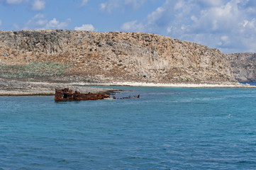 Wrak statku przy wybrzeżu twierdzy wyspy Gramvousa