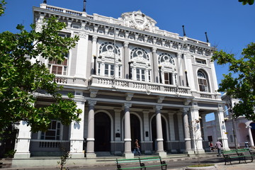 Fototapeta na wymiar Bibliotheksgebäude in Cienfuegos
