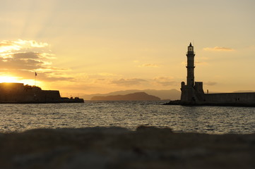 Wejście do portu w Chanii w Grecji © pabisiak