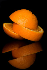 Pomarańcza na czarnym tle