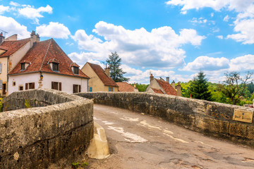Fototapeta na wymiar Bridge in picturesque medieval town of Semur en Auxois
