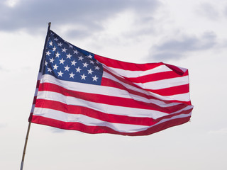Obraz premium United States Flag on Background of Sky