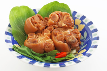 沖縄伝統料理の豚足テビチ