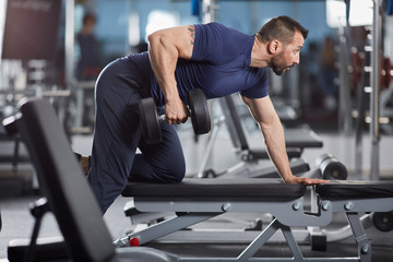 Dumbbell row in the gym