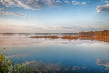 Fototapeta premium Piękny pejzaż jeziora