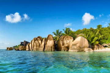 Fond de hotte en verre imprimé Plage tropicale  anse source d'argent beach on la digue island in seychelles