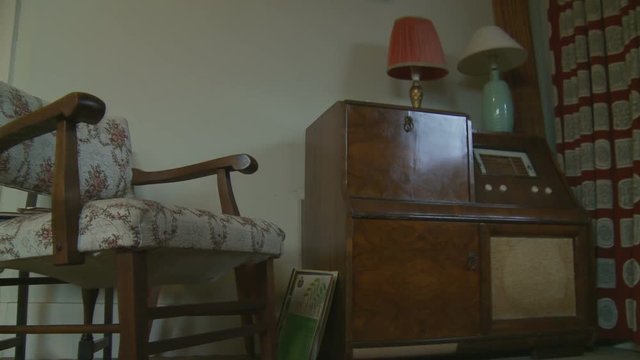 1960's living room (dolly 4)