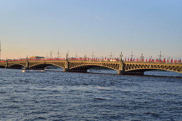 Fototapeta premium Boat floats Neva river at Trinity bridge