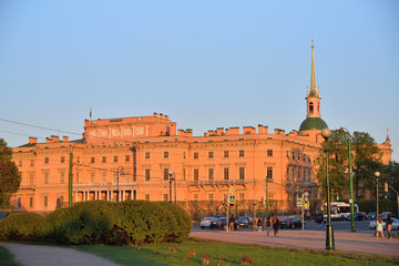 Obraz premium View of the Mikhailovsky Engineering castle from the Champ de