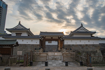 Naklejka premium 夕暮れの東御門